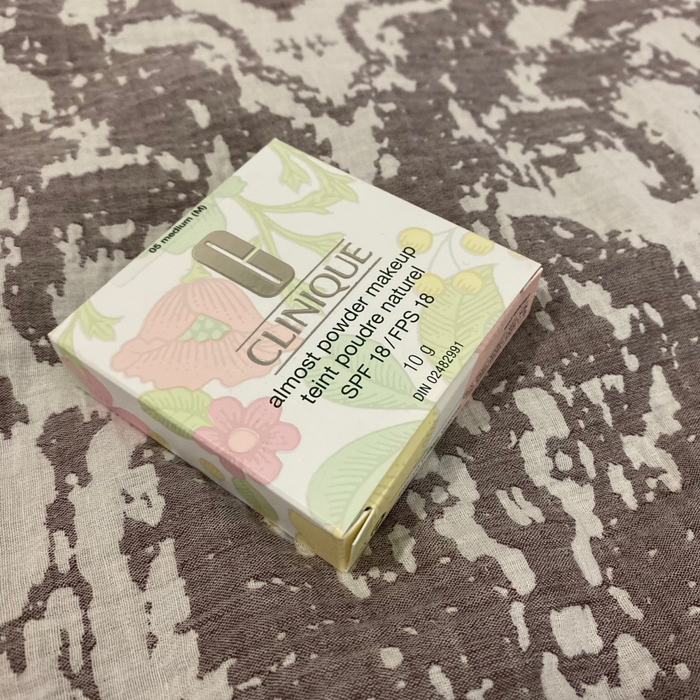 BRAND NEW Clinique Almost Powder